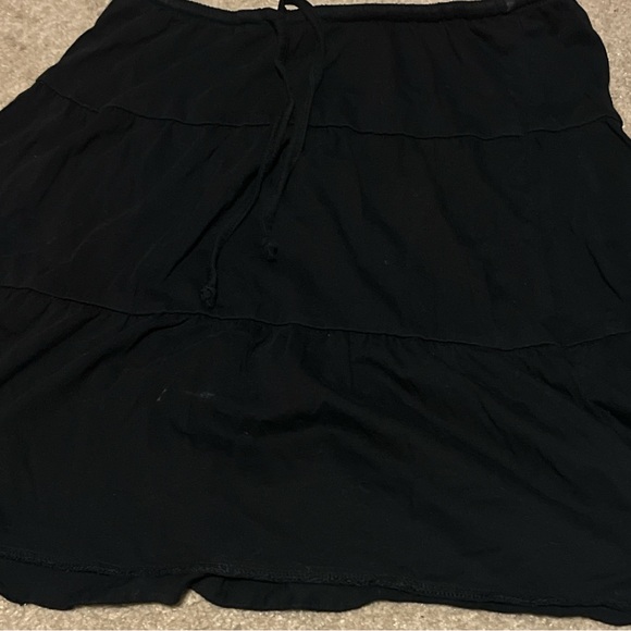 Banana Republic black women’s XS with ruffle detail - Picture 2 of 3